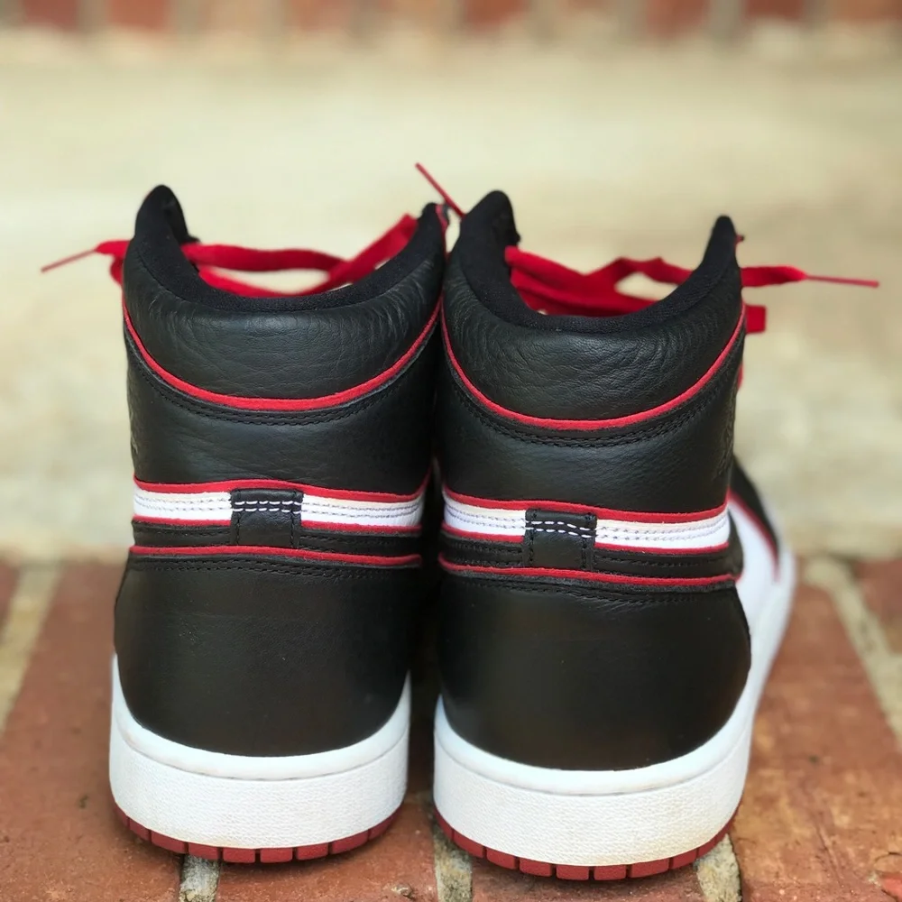 Air Jordan Retro 1 High OG Bloodline Size 8.5